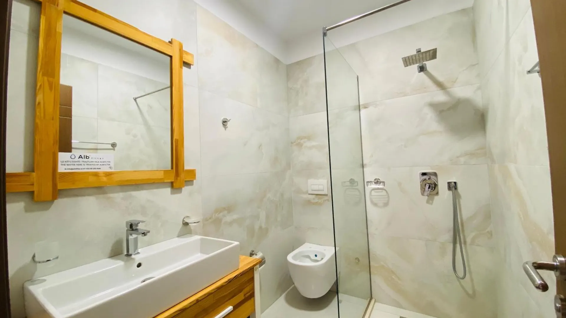 Hotel Lahuta E Vjeter Agroturizem Lac
