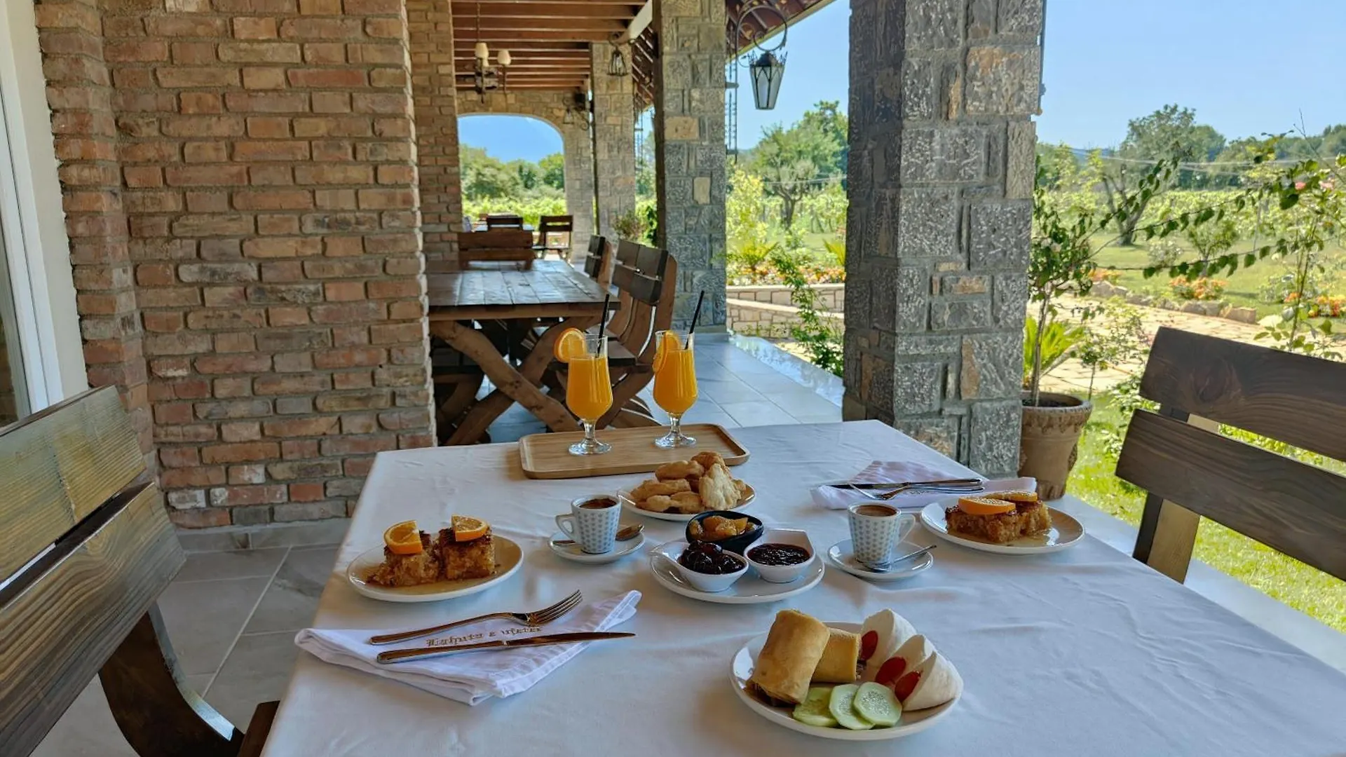 Lahuta E Vjeter Agroturizem Hotel Lac 3*,
