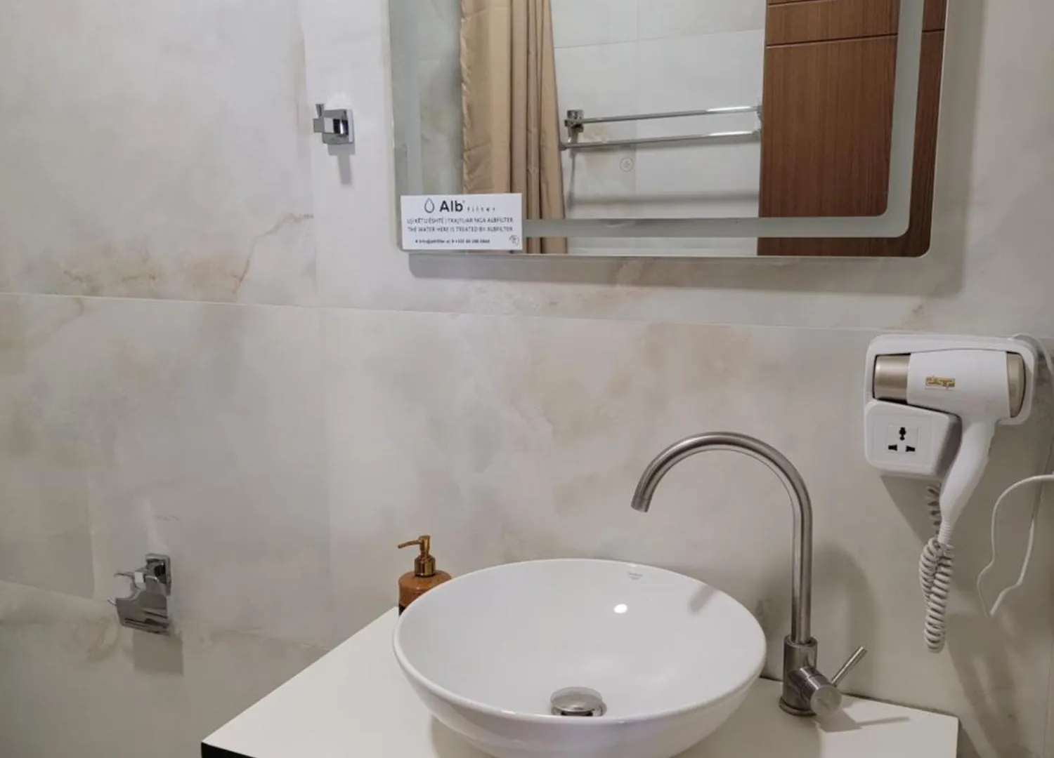 Hotel Lahuta E Vjeter Agroturizem Lac