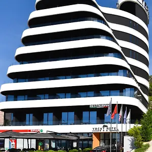 Yacht **** Vlorë